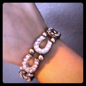 Crystal stretch horseshoe bracelet